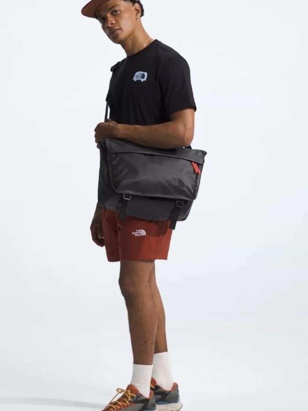 The North Face Voyager Base Camp Messenger Bag In Asphalt Gray/Vibrant Orange